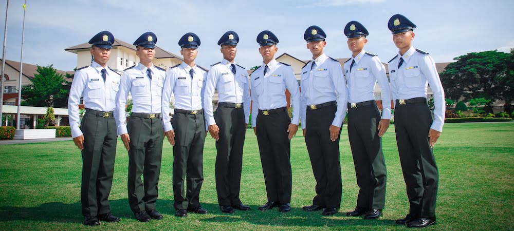 นักเรียน The One Cadet ในเครื่องแบบ